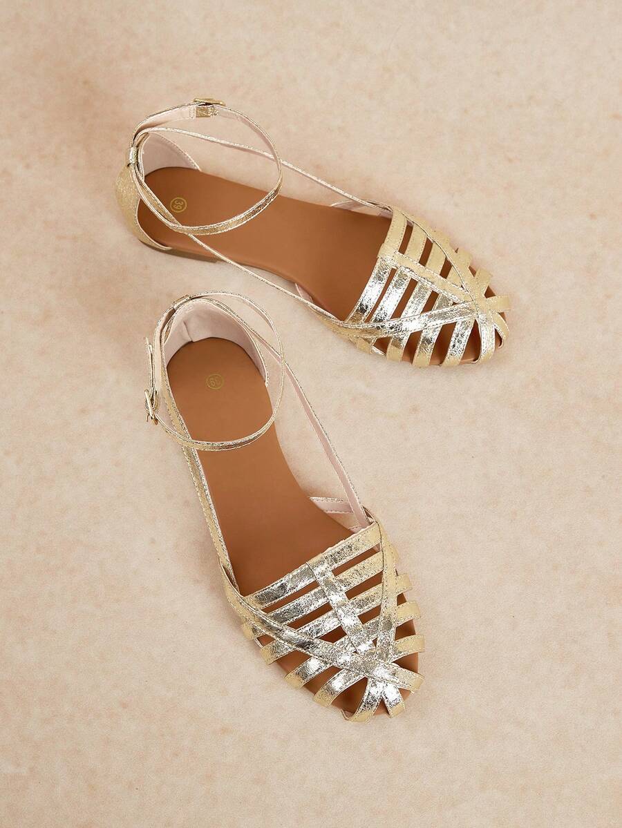 Rosivie 金属扣金色罗马凉鞋，平底露跟，包头编织沙滩女鞋 - 金色 - 查看 1