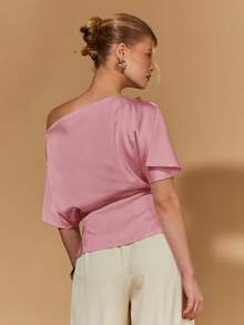 COSMINA Blouse en satin asymétrique avec bouton décoratif en métal, top élégant et décontracté de style Y2K, t-shirt/chemise minimaliste chic et moderne, blouse en satin blanc - Vieux Rose - Voir 2