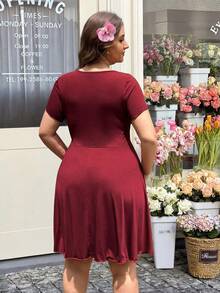 GalTyme Plus Size Women's Valentine's Day Red V-Neck Twist Front Midi Dress - Burgundy - View 2