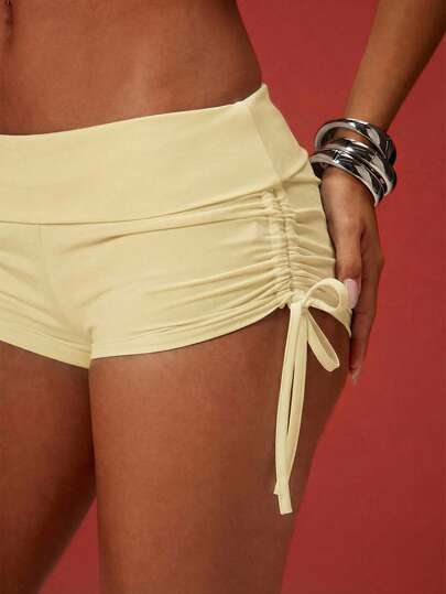 Denimoi Quần short siêu ngắn cạp gập điều chỉnh bằng dây rút, xếp ly hai bên, kiểu dáng gợi cảm, thích hợp cho các buổi tiệc tùng hoặc đi club.