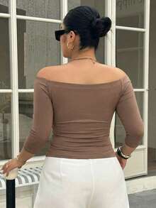 Dazy Plus 大码女式纯色露肩修身休闲T恤 - 棕色 - 查看 2