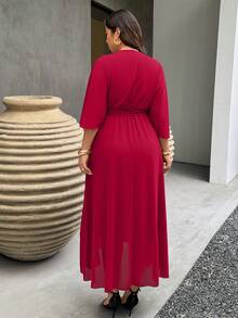 SHEIN LUNE 彩色条纹露背吊带长裙，适合春夏穿着的大码女装。非常适合休闲度假和日常出行。 - 紅色 - 查看 2