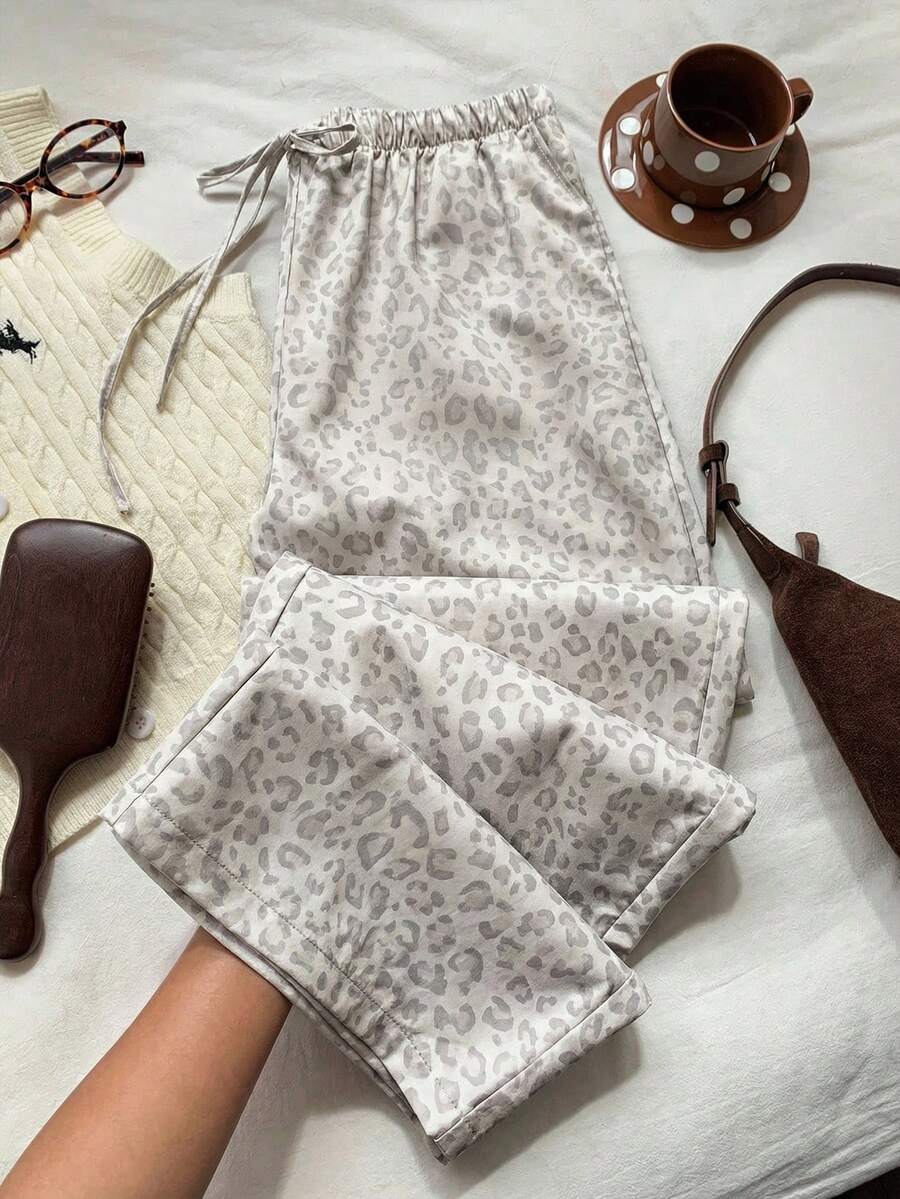 SHEIN EZwear Quần ống rộng dáng suông phong cách retro màu trắng họa tiết da báo dành cho nữ, thích hợp cho mùa xuân/hè, đi làm hàng ngày, hẹn hò, tụ họp, mùa thu/đông, Giáng sinh, Năm mới, Lễ Tạ ơn, tiệc tùng, đám cưới, đi biển, lễ tốt nghiệp, thời trang, thanh lịch, thường ngày, đi chơi, hẹn hò, đặt chỗ, đi làm, sáng bóng, Ngày lễ tình nhân, sang trọng, kỳ nghỉ, thường ngày, phong cách Y2K, đi chơi, lễ tốt nghiệp và các dịp khác. - Nhiều màu - Xem 1