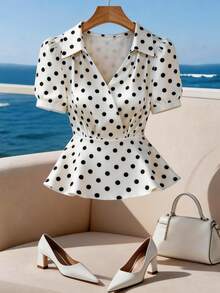 Franclia 2026 Nueva camisa de satén blanco con lunares de manga corta para verano, top corto con diseño único y elegante de cuello en V - Blanco - Ver 1