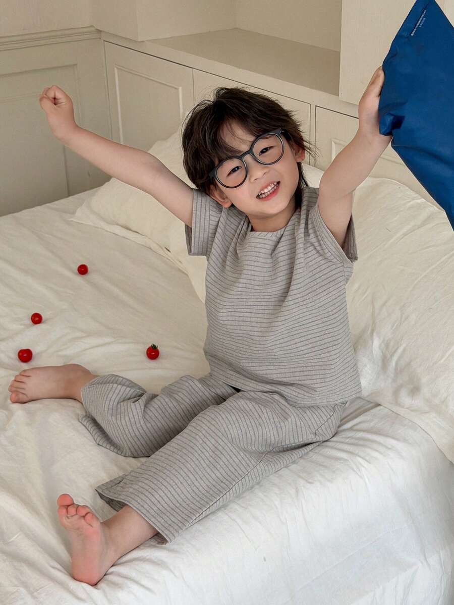 DAZY 2件套幼儿男童休闲条纹短袖上衣和裤子套装，家居服和外套 - 灰色 - 查看 1