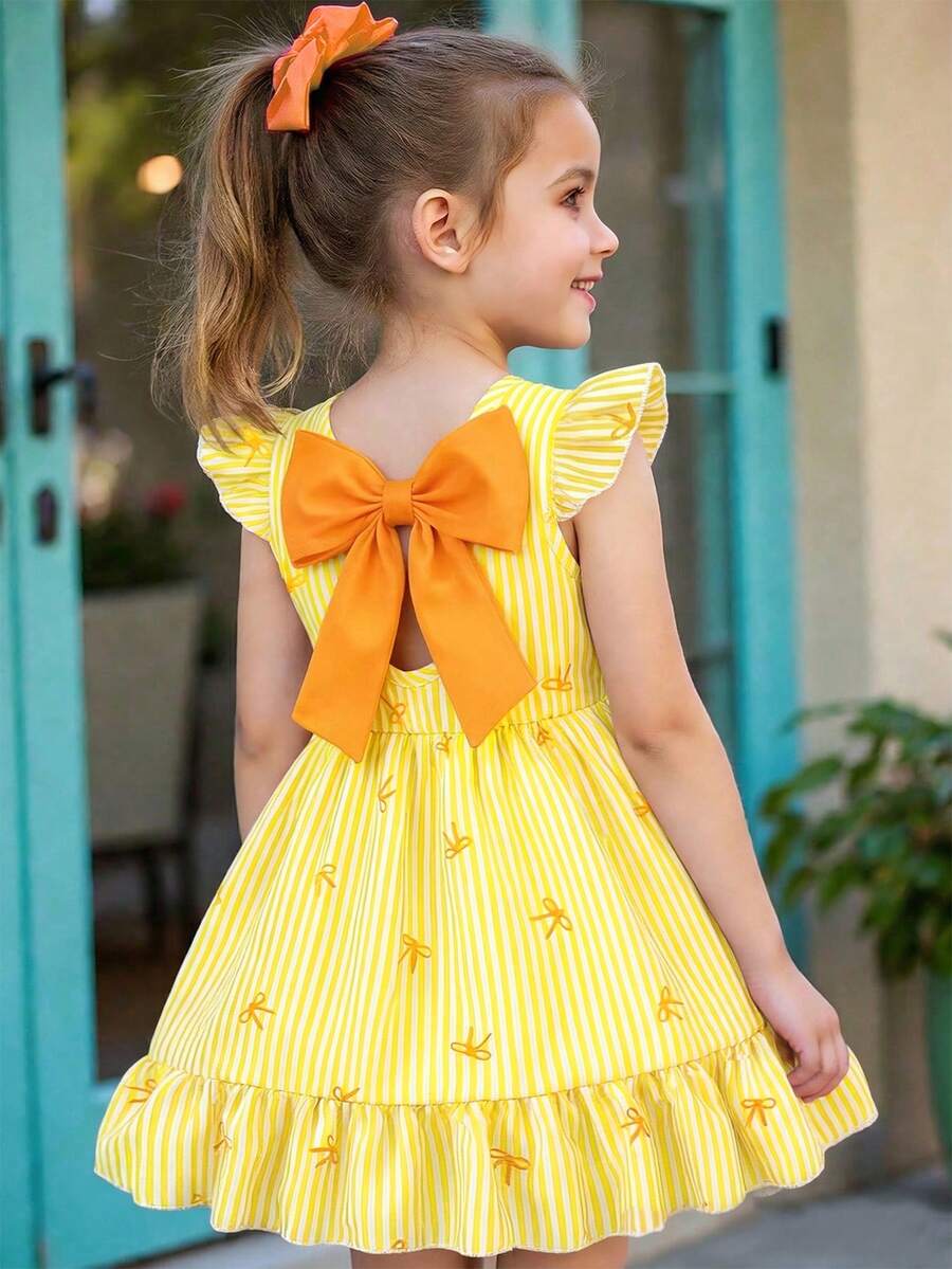 SHEIN Elladie kids 女童优雅条纹蝴蝶结印花圆领喇叭袖露背蝴蝶结装饰腰部荷叶边下摆休闲时尚连衣裙,适合度假旅行,夏季穿着 - 黃色 - 查看 1
