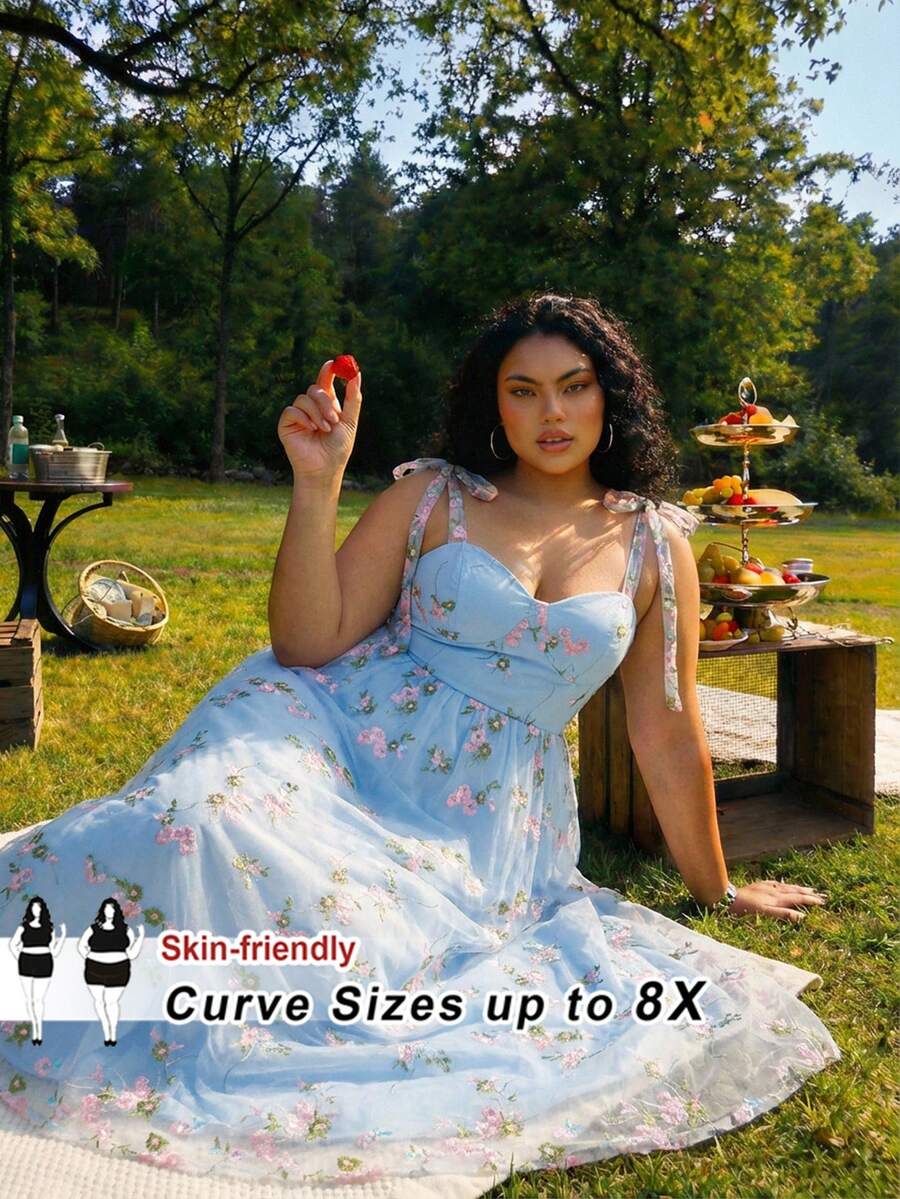 SHEIN CURVE+ 大码女式网纱刺绣吊带连衣裙飘逸连衣裙女工装束束身连衣裙 - 淺藍色 - 查看 1