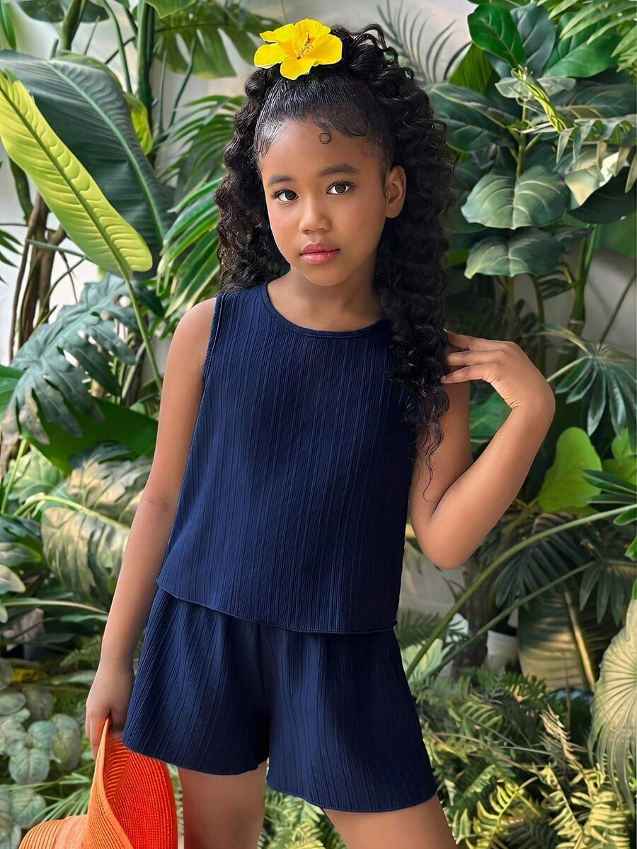 Bộ đồ 2 món cho bé gái tuổi teen: áo tank top cổ tròn chất liệu vải có họa tiết, thắt nơ sau lưng và quần short. - Màu xanh hải quân - Xem 1