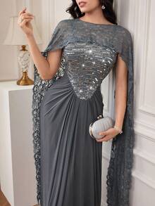 Modelyn Bộ 2 món sang trọng, thanh lịch gồm áo choàng Poncho màu vàng nhạt và váy slip dress phối lưới đính sequin. - Xám - Xem 7