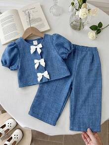 SHEIN Setelan Cardigan Lengan Pendek dan Celana Panjang Warna Biru Tua & Putih dengan Hiasan Pita untuk Bayi Perempuan, Cocok untuk Jalan-jalan di Musim Semi, Pakaian Musim Panas untuk Anak Perempuan - MultiWarna - View 4