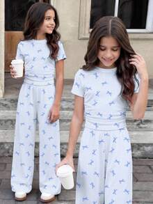 Bộ đồ 2 mảnh dễ thương kiểu retro cho bé gái, gồm áo thun ngắn tay và quần legging kẻ sọc xanh dương in hình nơ, thích hợp mặc hàng ngày. - Nhiều màu - Xem 1