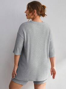 SHEIN Essnce 大码女式纯色圆领落肩T恤和短裤休闲两件套 - 淺灰色 - 查看 2
