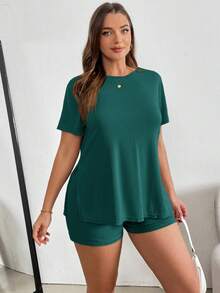 SHEIN Essnce Setelan 2 Potong Ukuran Besar untuk Musim Panas, Kasual, Warna Polos, Lengan Pendek dengan Belahan di Bagian Bawah, Kaos dan Celana Pendek - Dark Green - View 5