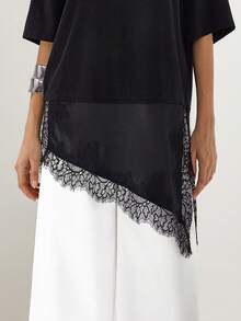 Briarwyn 女士纯色圆领落肩撞色蕾丝不对称下摆宽松T恤 - 黑色 - 查看 2