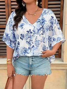 SHEIN VCAY Blusa holgada con cuello en V, estampado floral tropical y mangas con volantes, para vacaciones y verano, tallas grandes - Azul y blanco - Ver 4