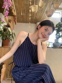 DAZY Bộ đồ nữ gồm áo không tay cổ tròn kẻ sọc kiểu Hàn Quốc và quần ống rộng thoải mái (2 món). - Màu xanh lam - Xem 4