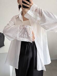 FRIFUL Áo sơ mi nữ tay dài dáng rộng, cài cúc, phối ren tương phản. - trắng - Xem 8