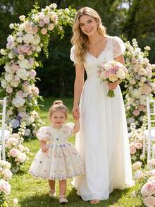 SHEIN Glamorique Kids 四季皆宜的女婴杏色薄纱泡泡裙连衣裙，饰有刺绣花朵，优雅公主生日派对礼服 - 香檳色 - 查看 5