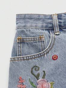 ROMWE Fairycore Plus Size Casual Floral Embroidered Frayed Hem Denim Shorts, Suitable For Spring And Summer - Blue - View 3