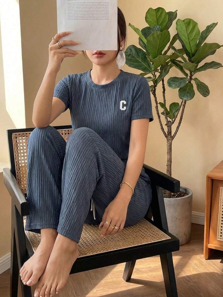 Conjunto casual de dos piezas acanalado: camiseta manga corta y pantalón amplio con cordón, Conjunto loungewear acanalado negro: camiseta relaxed fit y pantalón wide leg, Set cómodo acanalado 2 piezas: top básico + pantalón holgado con cintura ajustable - Azul - Ver 1