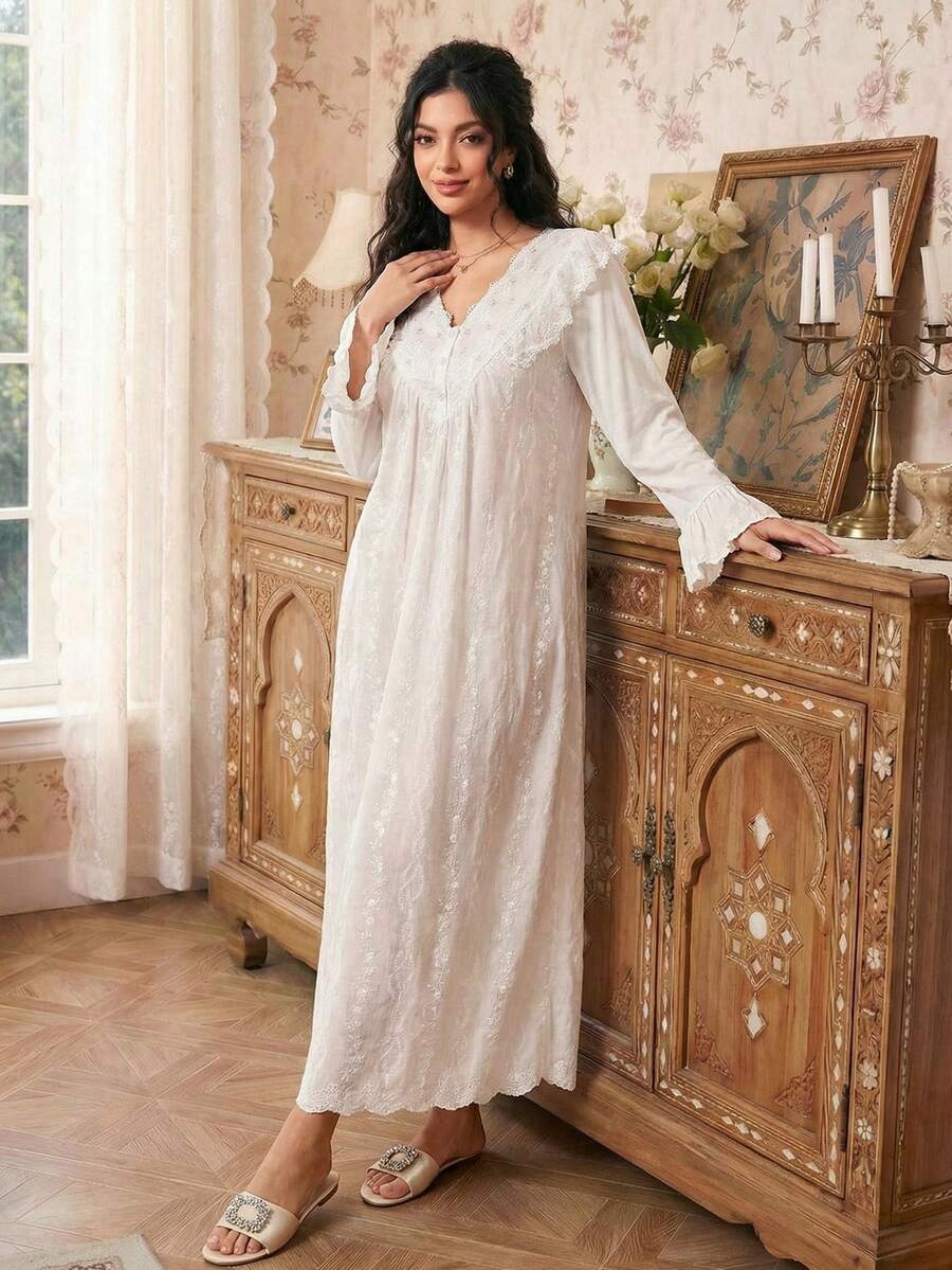 Modelyn Camisón largo holgado de mujer con cuello en V, manga abullonada y abotonado medio, con bordado recargado, para invierno - Blanco - Ver 1