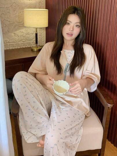 Dazy Plus Bộ đồ ngủ 2 món cỡ lớn dành cho nữ, họa tiết hoa nhí, kiểu 2 trong 1, cổ buộc nơ, thích hợp cho mùa xuân/hè.