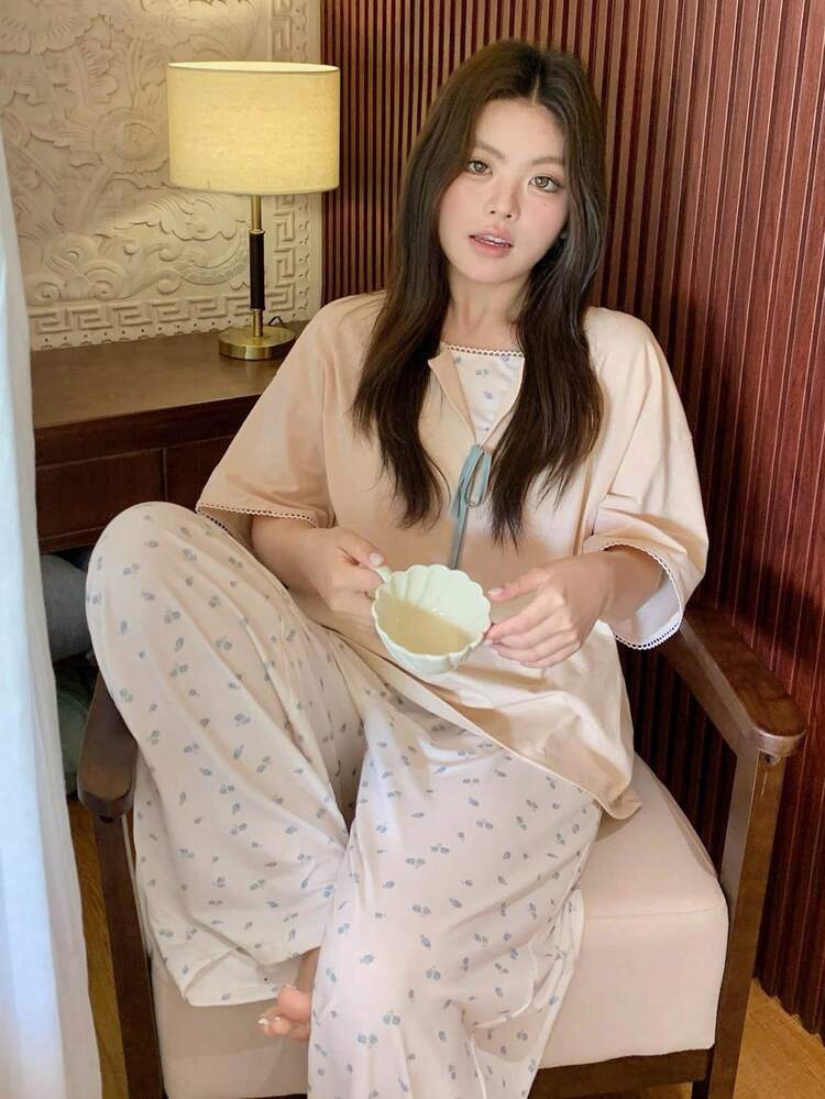 Dazy Plus 2pcs Plus Size Women Ditsy Floral 2 In 1 Tie Collar Bowknot Sleepwear Set, Spring/Summer