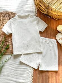 SHEIN Vintaside Kids 男婴夏季针织菱形图案V领短袖上衣套装（2件套），包含上衣和配套短裤，时尚简约学院风，无图案，宽松版型，适合外出、休闲和轻度运动。 - 白色 - 查看 2