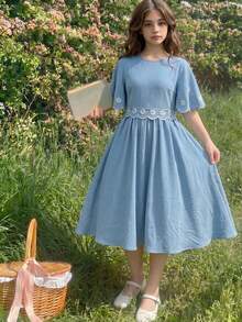 SHEIN 优雅蓝色A字连衣裙，饰有白色刺绣花朵，适合少女穿着 - 霧霾藍 - 查看 1