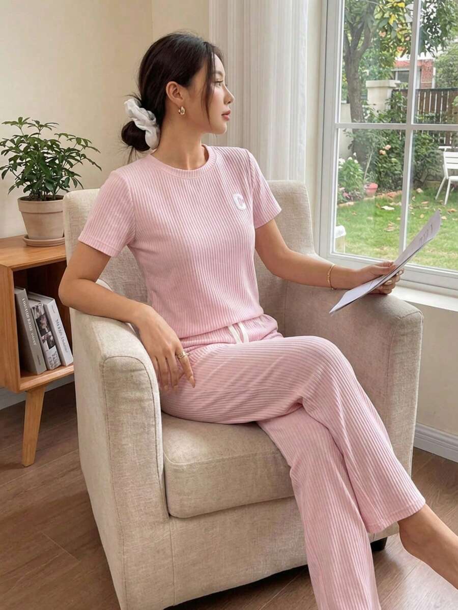 Conjunto casual de dos piezas acanalado: camiseta manga corta y pantalón amplio con cordón, Conjunto loungewear acanalado negro: camiseta relaxed fit y pantalón wide leg, Set cómodo acanalado 2 piezas: top básico + pantalón holgado con cintura ajustable - Rosa - Ver 1