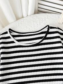 SHEIN 青少年女孩休閒圓領短袖背心套裝 - 黑與白 - 查看 3
