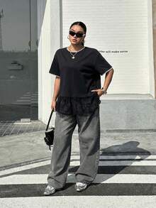 SHEIN Muchic 大码女式夏季休闲度假黑色撞色缝线蕾丝下摆宽松T恤 - 彩色 - 查看 5