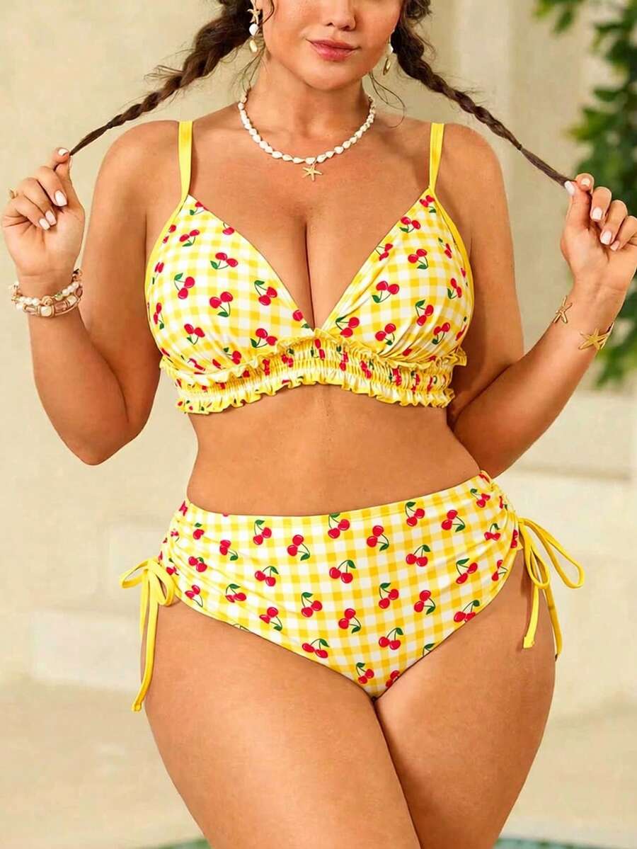 Swim Mod Traje de baño de talla grande para mujer, conjunto de 2 piezas con volantes, estampado de cerezas rojas aleatorio y nudo delantero, ideal para vacaciones en la playa - Amarillo - Ver 1