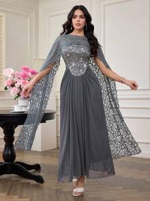 Modelyn Bộ 2 món sang trọng, thanh lịch gồm áo choàng Poncho màu vàng nhạt và váy slip dress phối lưới đính sequin. - Xám - Xem 4