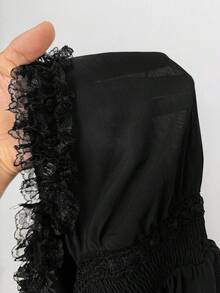 Sunspun 大码 Y2K 暗黑哥特风黑色荷叶边 V 领蕾丝腰部雪纺上衣，哥特/暗黑学院风/Y2K/法式复古 V 领，荷叶边袖，蕾丝饰边，腰部设计，雪纺面料，A 字廓形，适合派对/约会/街头/夜店/休闲场合 - 黑色 - 查看 8