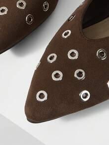 Mnmlis Sepatu Kasual Modis Wanita dengan Desain Gesper dan Sol Ujung Lancip - Coffee Brown - View 3