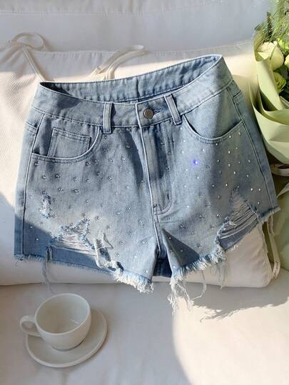 Comfortcana Quần short denim nữ kiểu dáng thường ngày, có túi, đính đá và gấu quần tua rua.