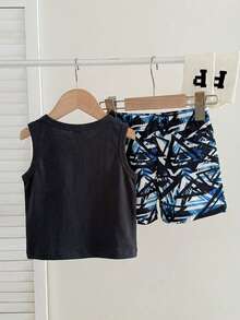 SHEIN Baby Jungen Set aus Buchstaben-Muster Rundhals Tank Top und Allover-Muster Shorts, Casual Outfit - Schwarz - Übersicht 3