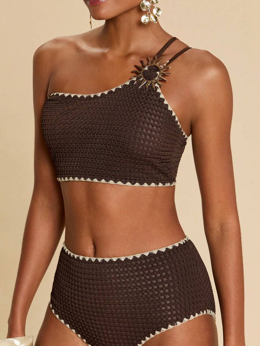 Travachic Bộ bikini nữ với viền kim loại tương phản, cổ áo bất đối xứng - màu nâu - Xem 1