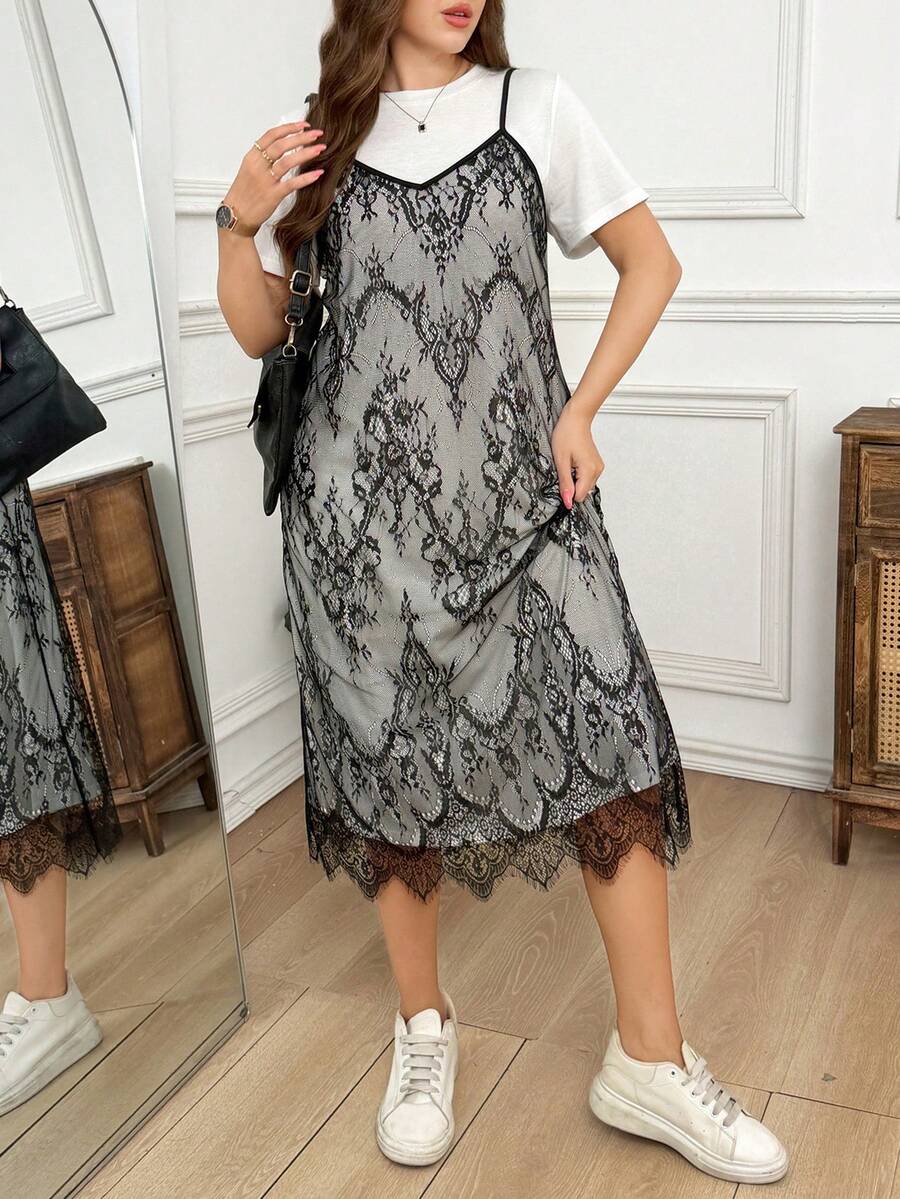 SHEIN LUNE 大码女式休闲度假白色短袖T恤和薄纱蕾丝吊带连衣裙两件套 - 黑與白 - 查看 1