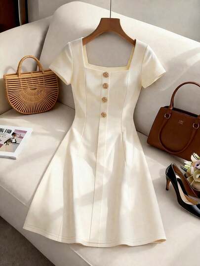 SHEIN Franclia 女士优雅短袖方领迷你连衣裙，玫瑰金金属纽扣装饰，夏季连衣裙，派对优雅连衣裙，婚礼宾客连衣裙，休闲连衣裙，毕业典礼母亲礼服，毕业礼服，女士假日服装，休闲连衣裙，度假连衣裙，杏色连衣裙，春假女士连衣裙