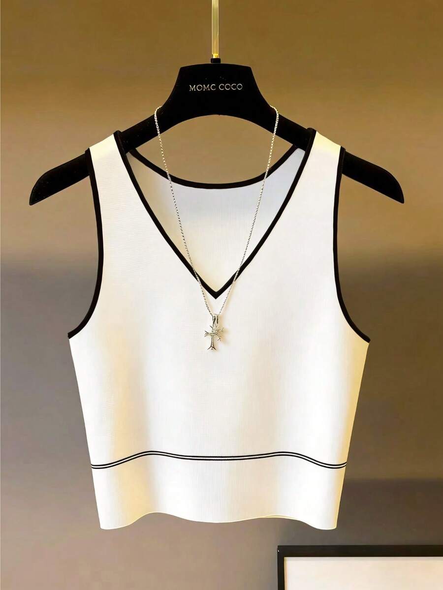 Franclia 这款女士吊带背心适合叠穿。白色心形领口搭配黑色滚边,对比鲜明,适合海滩度假、可爱优雅的叠穿,也适合秋冬季节穿着。是国庆节、新年郊游、毕业季、优雅时尚的休闲通勤、商务办公、日常休闲、百搭优雅以及都市教师职业装的理想之选。 - 白色 - 查看 1