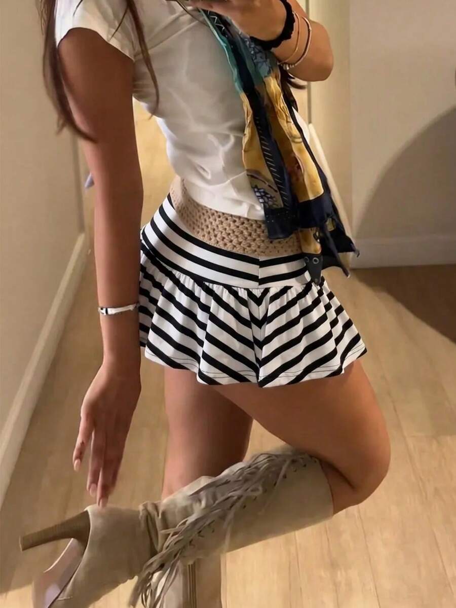 Rina Fox 女士春夏条纹迷你裙，黑白复古Y2K可爱性感度假风，休闲迷你裙，适合约会、音乐节、街头时尚 - 灰色 - 查看 1