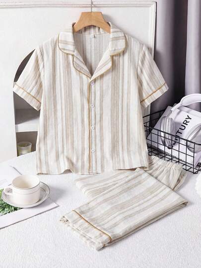 SHEIN Conjunto de pijama de 2 piezas para niño preadolescente con camisa de manga corta con cuello a rayas cómoda y casual, y pantalones suaves y cómodos amigables con la piel
