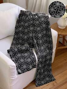 Comfortcana Plus Size Women Floral Embroidery Elastic Waist Loose Wide Leg Pants - Black - View 3