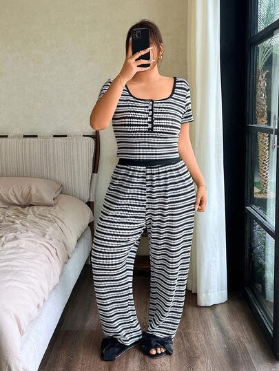 Napfluff CURVE Napfluff CURVE 黑白条纹针织提花休闲方领短袖睡衣套装，加大码