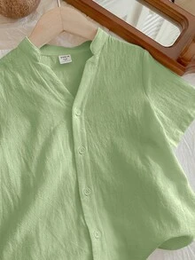 SHEIN LMoss Kids LMoss 两件套童装，男童舒适风格纹理短袖衬衫，小V领设计，搭配舒适长裤，适合居家休闲、户外活动、街拍和玩耍。 - 薄荷綠 - 查看 6