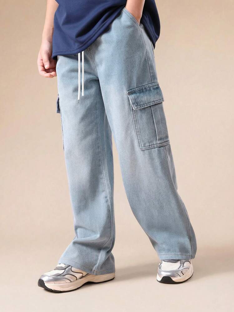 Chłopięce jeansy cargo z lekkim spranym denimu z kieszeniami bocznymi, luźny krój, szerokie nogawki, zapewniające wygodę na co dzień