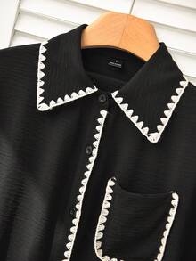 CosyJoli 女士休闲度假衬衫，春夏款，宽松版型，黑白撞色设计，贝壳刺绣，短袖，带口袋，纽扣衬衫 - 黑色 - 查看 4