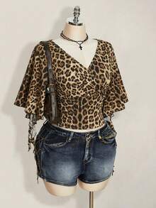 SHEIN ICON Maglietta aderente nera con scollo a V, maniche a volant, stampa leopardata, stile retrò elegante e sexy, urban modern, casual, Y2K millennium, taglie comode per donna - Multicolore - Visualizzare 5